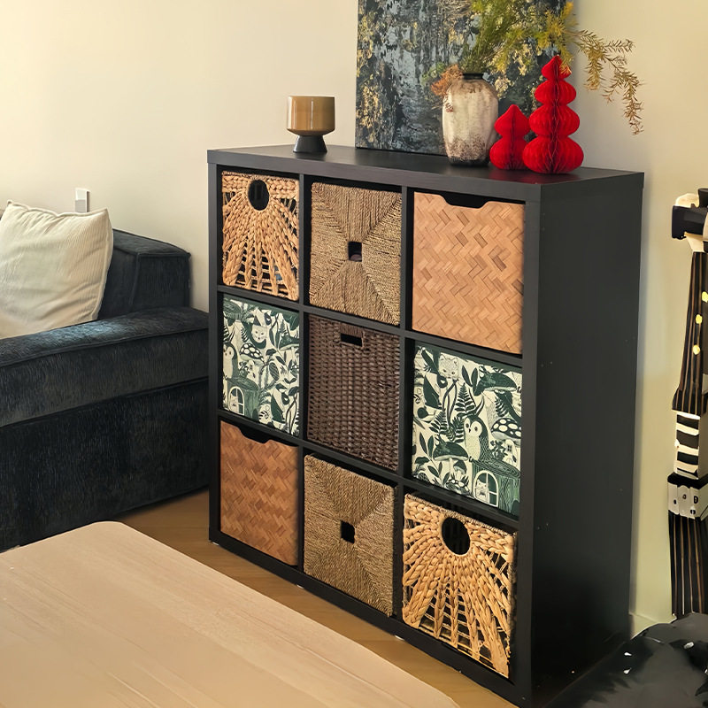 ตู้หนังสือสไตล์ยุคกลาง Kalek ตู้ตาข่ายสีดำตู้เก้าช่องห้องนั่...