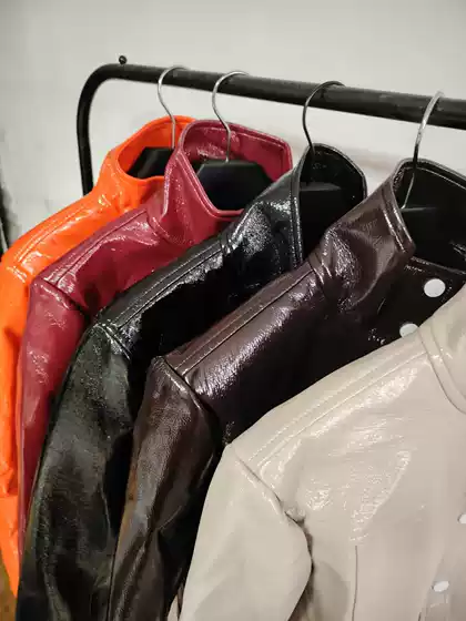 In-Stock French Classic Logo Glossy Multi-Color Lapel Pu Textured Leather Jacket Slim-Fit Top Short Skirt