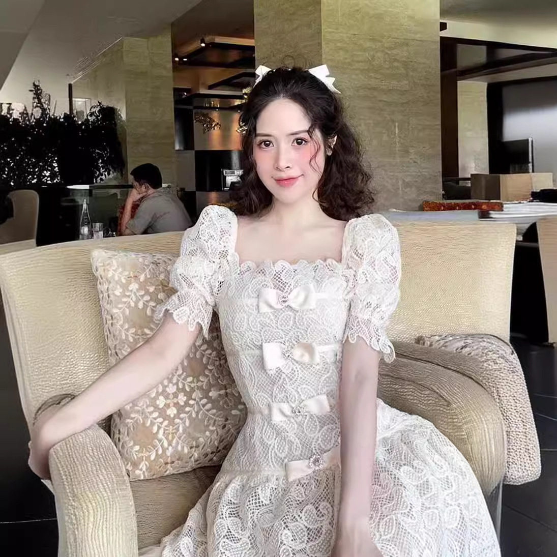 Đầm maxi nữ thắt eo cổ vuông ren hoa tay ngắn — Trắng
