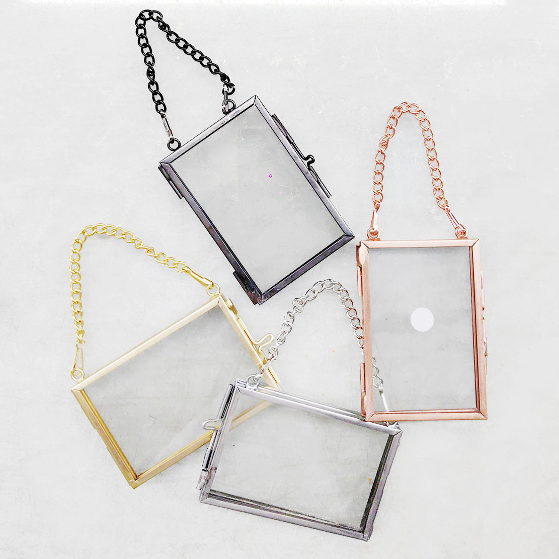 Pt Mini D Pendant Geometric Welding Simple European Style Gold Silver Black Red Copper Copper Dried Flower Clip Metal Photo Frame Factory