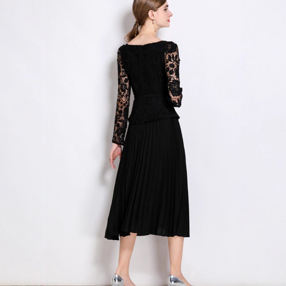 French Princess Style Lace Panel Long Sleeve Dress Autumn Fashion Slim Fit Pleated Skirt Metal Button Detail