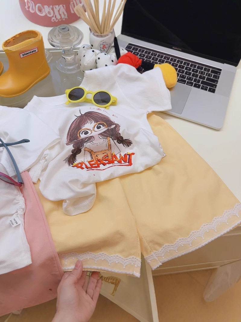 Kaos lengan pendek 100% katun anak perempuan baru musim panas, longgar, dan celana pendek renda katun