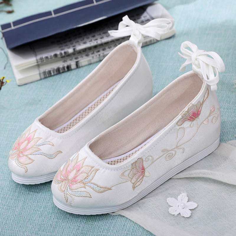 High-Heeled Hanfu Shoes for Women with Ancient Chinese Elements, Xiuhe Shoes with Internal Height Increase, Retro Fairy-Style Ancient Costume Ming Dynasty Embroidered Cloth Shoes