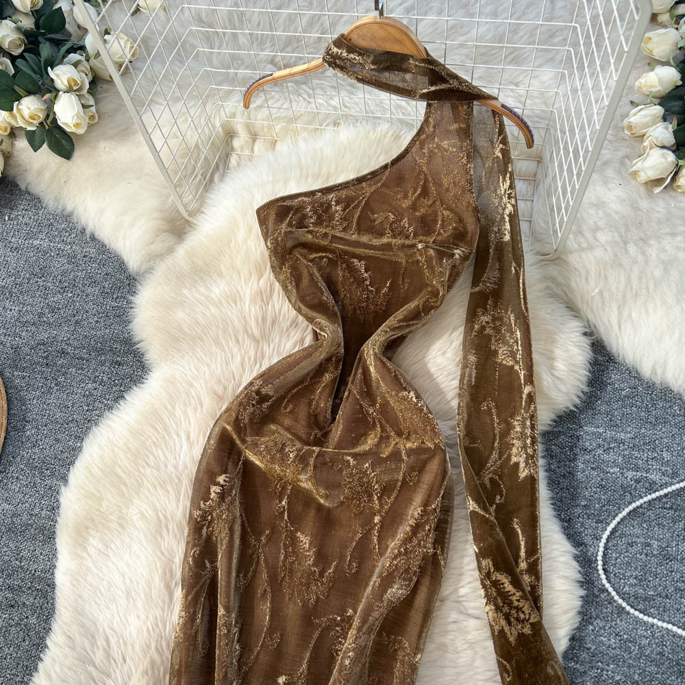 Elegant Off Shoulder Sleeveless Dress High End Gold Foil Print Waist Defining Flowing Design Perfect for Formal