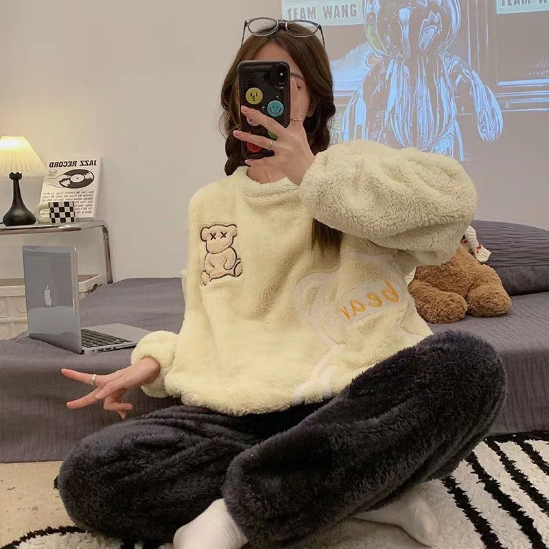 卡通甜美歪头熊同款睡衣女秋冬季珊瑚绒加厚宽松大码外贸跨境套装