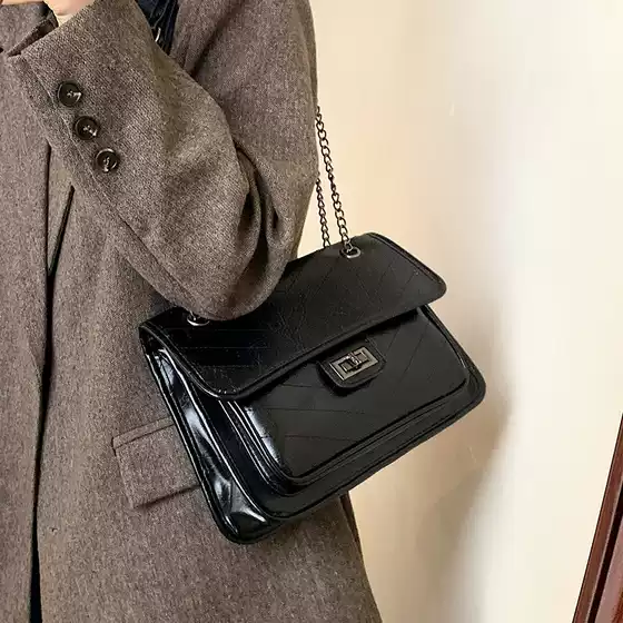 Spring and Summer Commuting Outfit for Office Workers, Women's 2026 Cross-Border Quilted Chain Shoulder Crossbody Bag, Light Luxury Hobo Bag