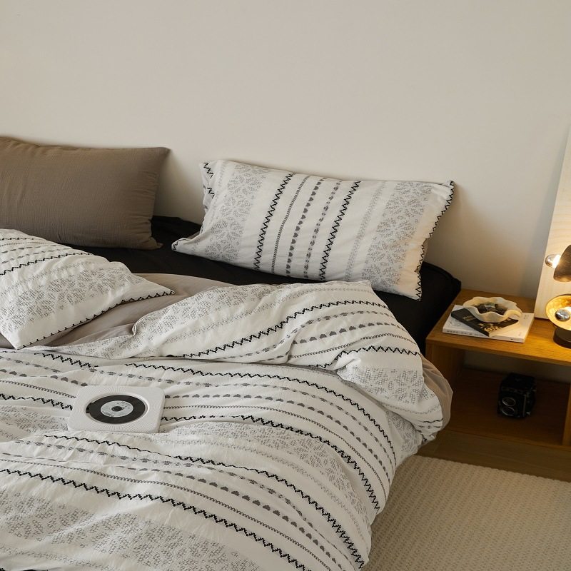 Retro Style Cotton Yarn-Dyed Needlework Fancy Yarn Jacquard Bedding Four-Piece Set Available for All Seasons Pure Cotton Quilt Cover