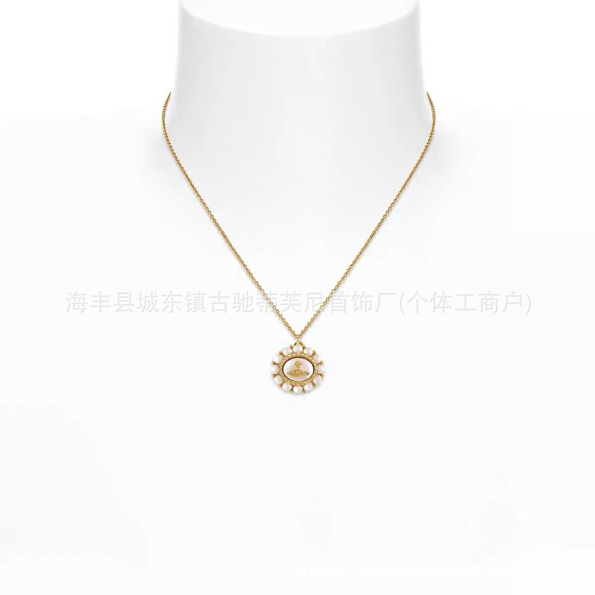 ゴールドネックレス