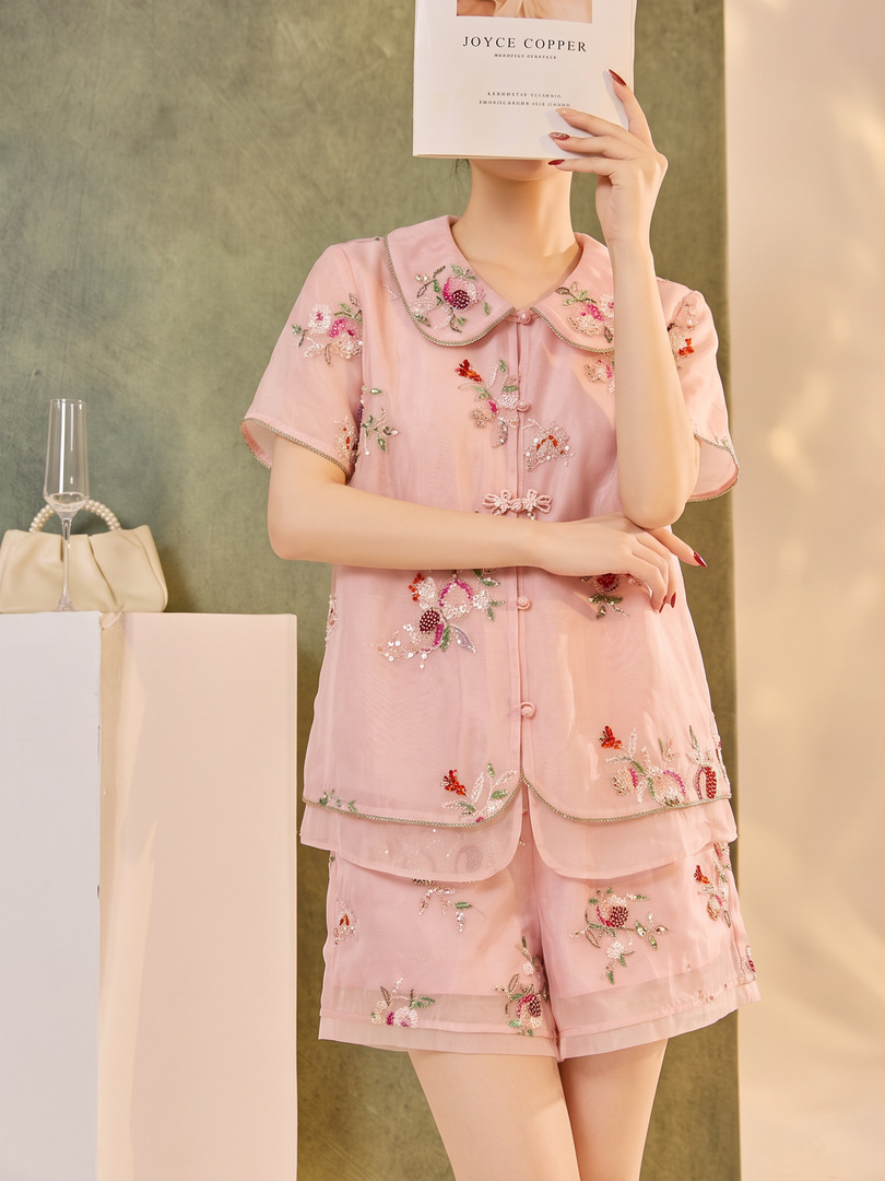 Bộ áo sơ mi không tay thêu họa tiết hoa và quần short dài, phong cách retro nghệ thuật — Quần short thêu hạt (giao hàng trong 7 ngày), Quần short thêu hạt (giao hàng trong ngày), Áo thêu hạt (giao hàng trong 7 ngày), Áo thêu hạt (giao hàng trong ngày)