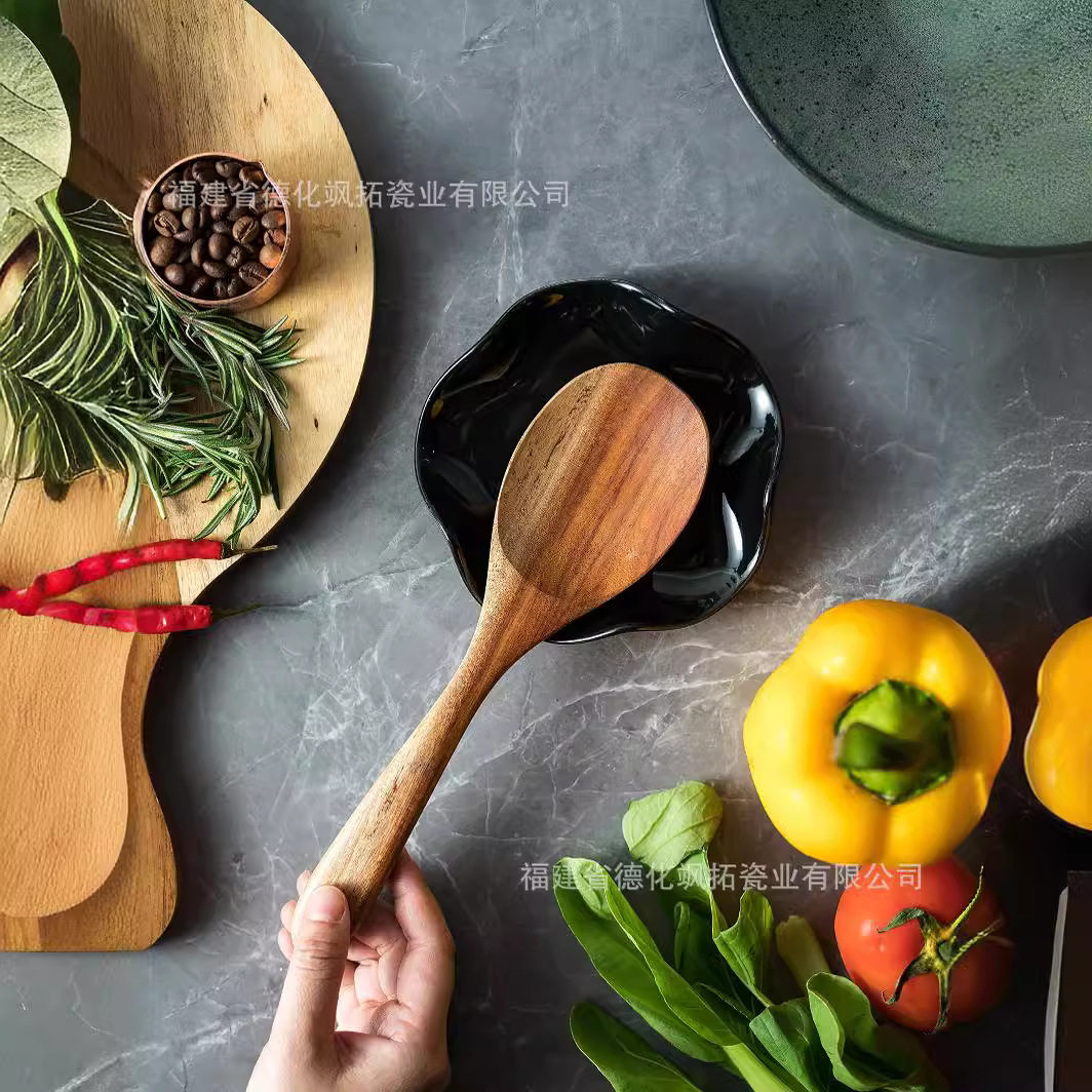 Ceramic Spoon Holder Spoon Holder Household Kitchen Ceramic Flower-shaped Soup Spoon Holder Small Dish Plate Western Food Tableware Holder Jewelry Plate