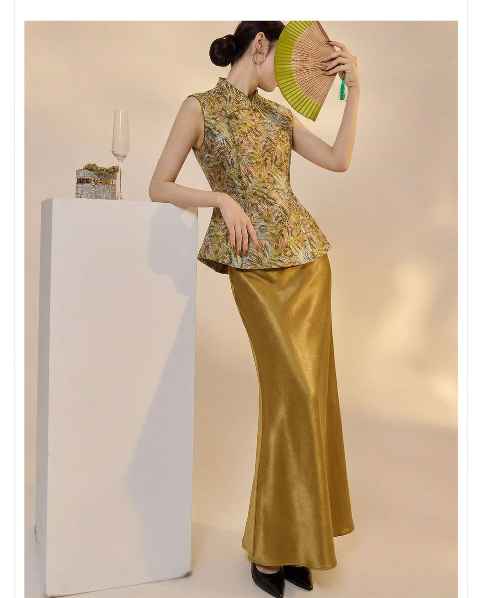 Bộ áo gile dệt jacquard cổ cao không tay kèm chân váy dài chữ A họa tiết hoa — Chân váy vàng hổ phách (giao hàng trong 7 ngày), Chân váy xanh lá trúc (giao hàng trong 7 ngày), Áo gile dệt jacquard (giao hàng trong 7 ngày), Áo gile dệt jacquard (giao hàng trong ngày)