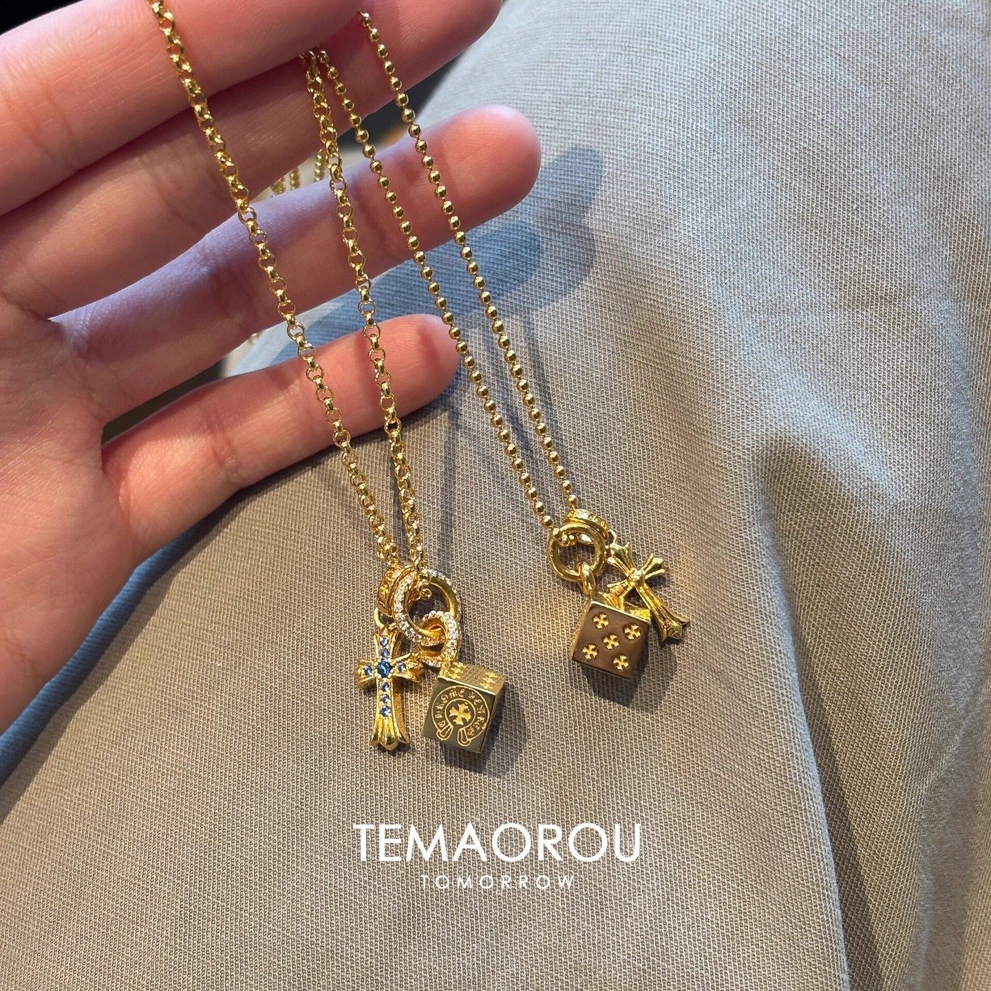 The Style Is Super Cool! Vintage Cross Solid Dice Pendant Necklace with a Light Luxury Design Sweater Chain Accessory