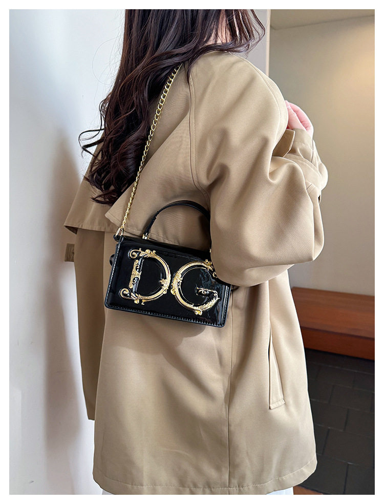 Cross-Border Patent Leather Hand-Held Fashion Women's Bag Chain Crossbody Bag Hand-Held Dinner Bag Fashion Catwalk Bag 14 O1CN01VFpYgl2G0X5FbzFg8 !!2220381628953 0 cib