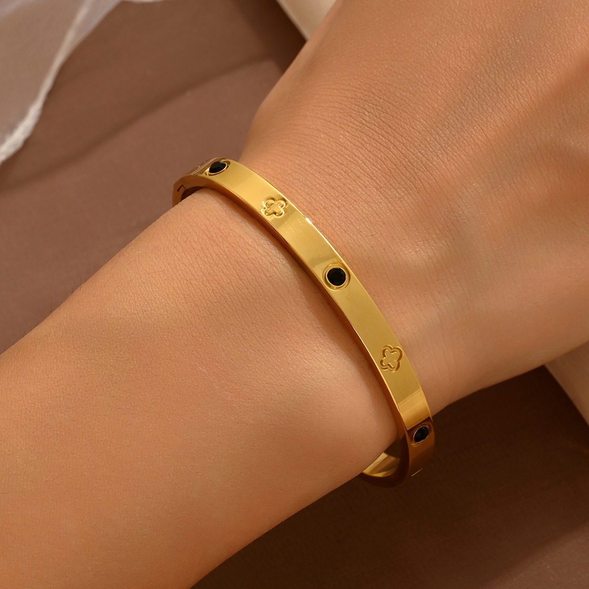 欧美热卖时尚不锈钢金色手镯不易褪色18K不锈钢首饰gold bangles