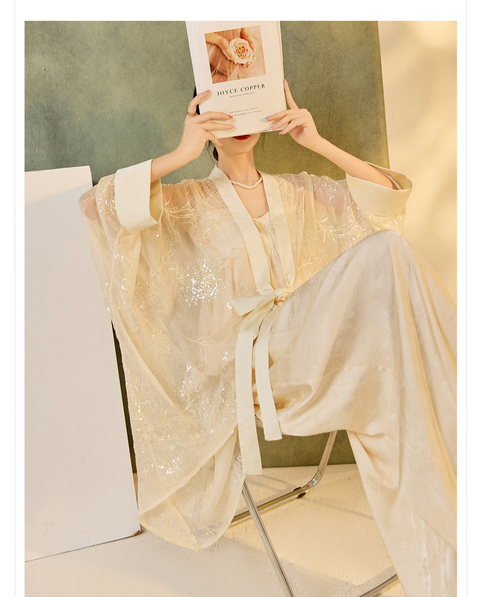 Set ba món nữ gồm áo hai dây thêu, áo khoác cardigan và quần dài — dây đeo, quần, áo khoác