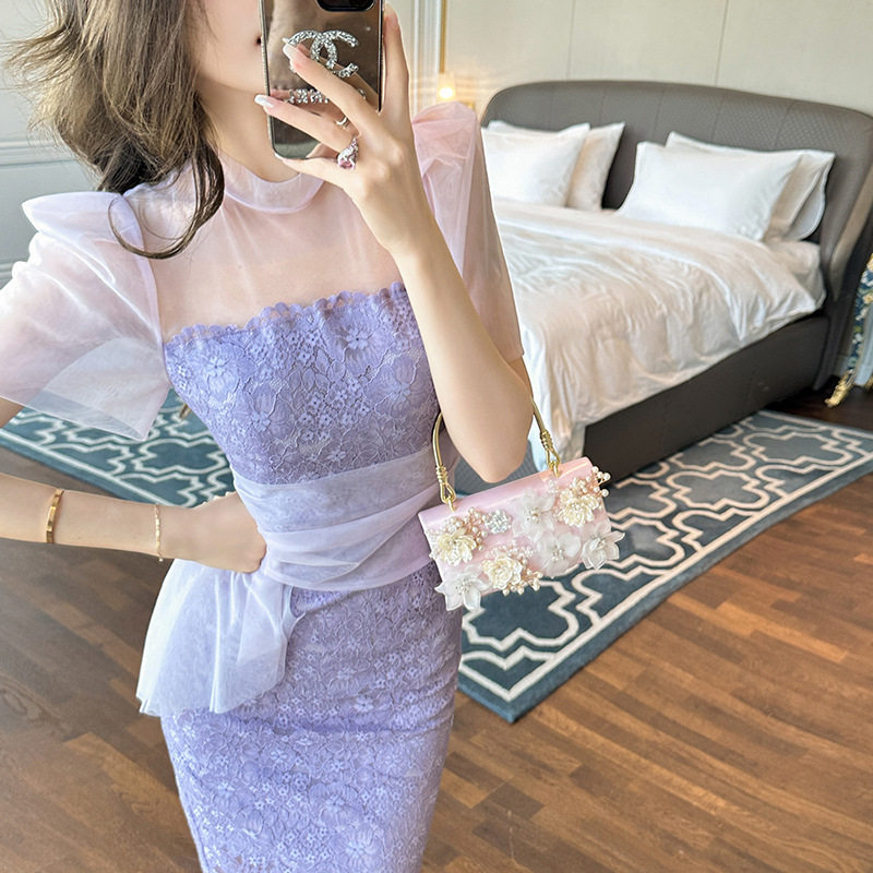 Đầm ren tím dáng ôm sát eo, tay ngắn cổ đứng, phong cách quý cô — [Tím]