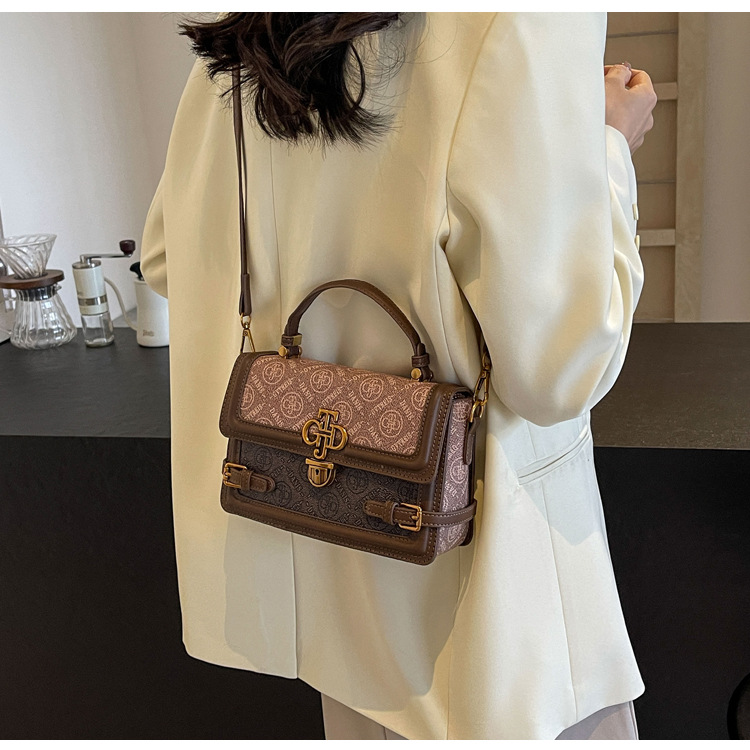 Foreign Style Small Square Bag Shoulder Bag Niche Design High-end Sense Bag Women's Internet Hot Super Hot Handbag Fashion Crossbody Bag 12 O1CN01VLjNef1SSiWhWPegt !!2218042692246 0 cib