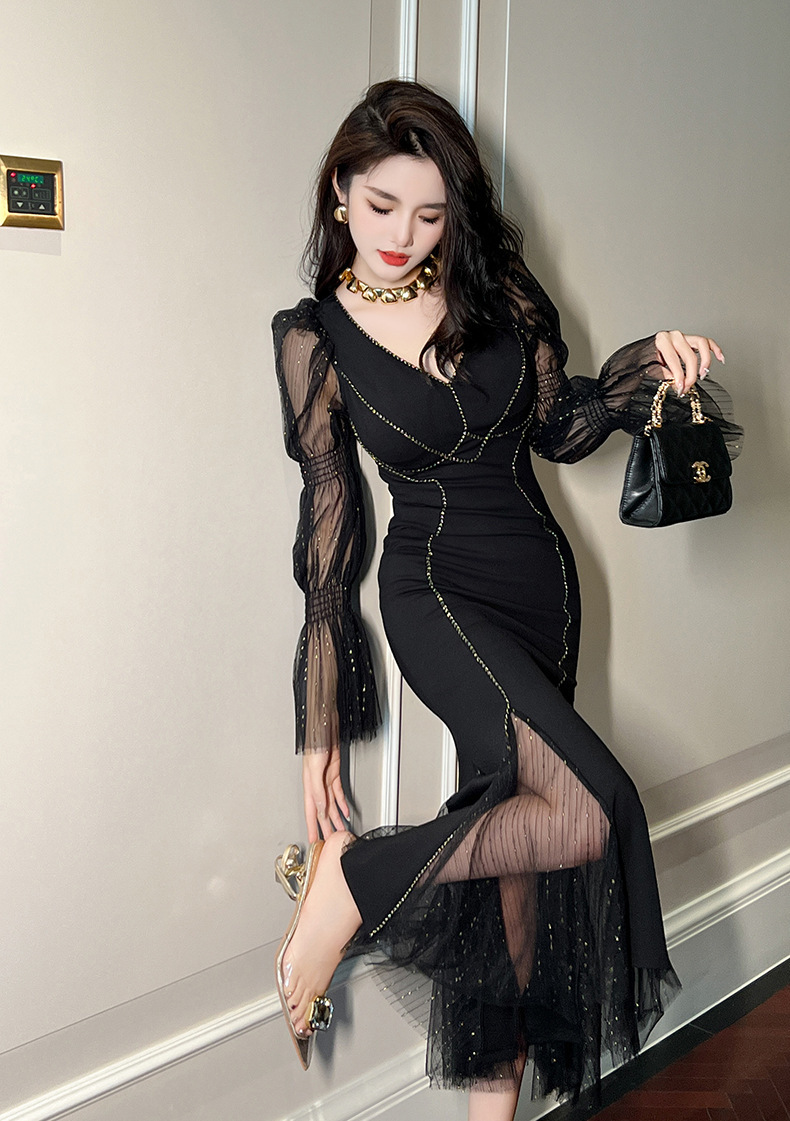 Đầm dài đuôi cá phối lưới cổ V tay bồng ôm dáng — Màu đen