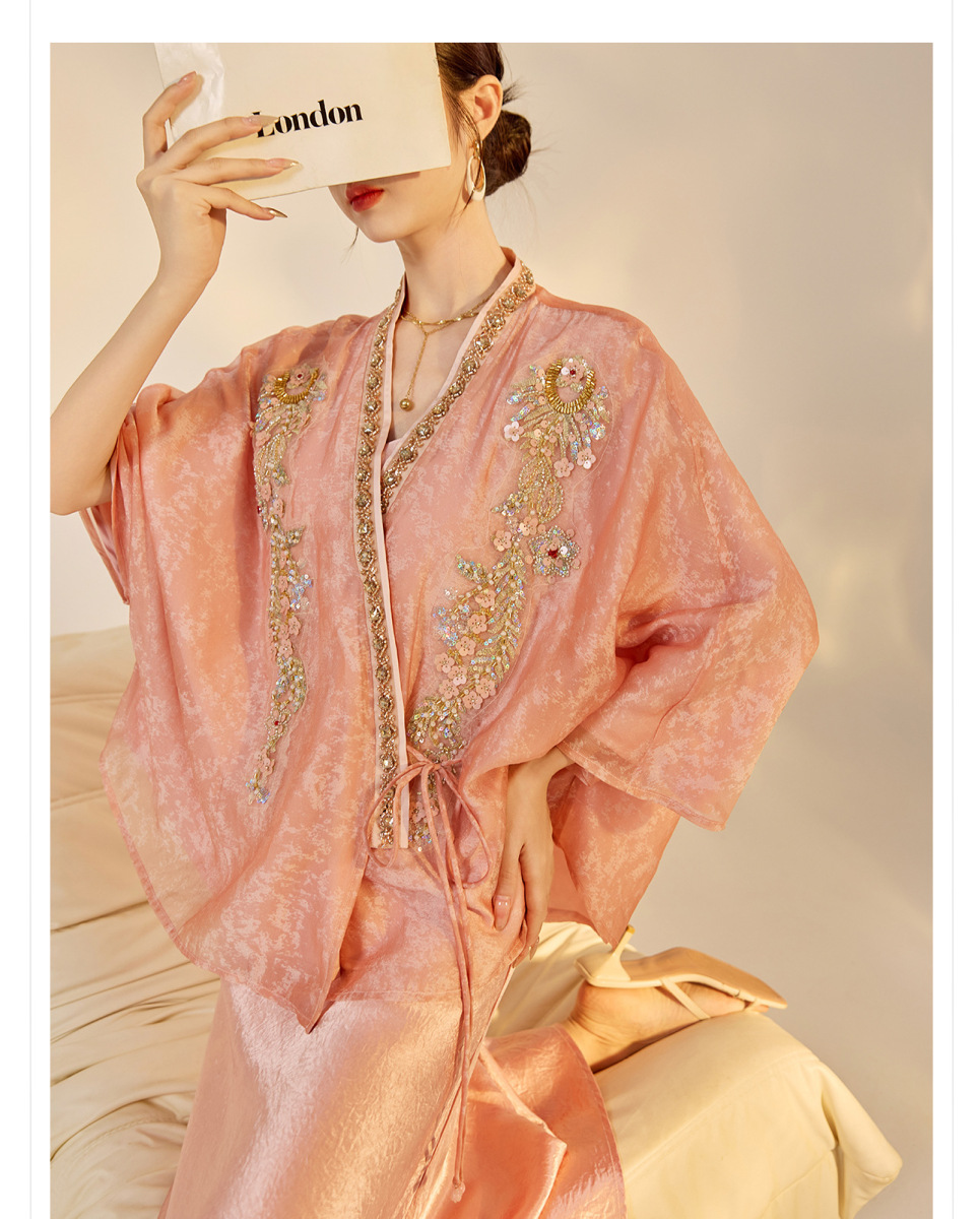 Áo khoác cardigan nữ dáng rộng thêu đính cườm chất liệu tencel phong cách nhẹ nhàng — mơ