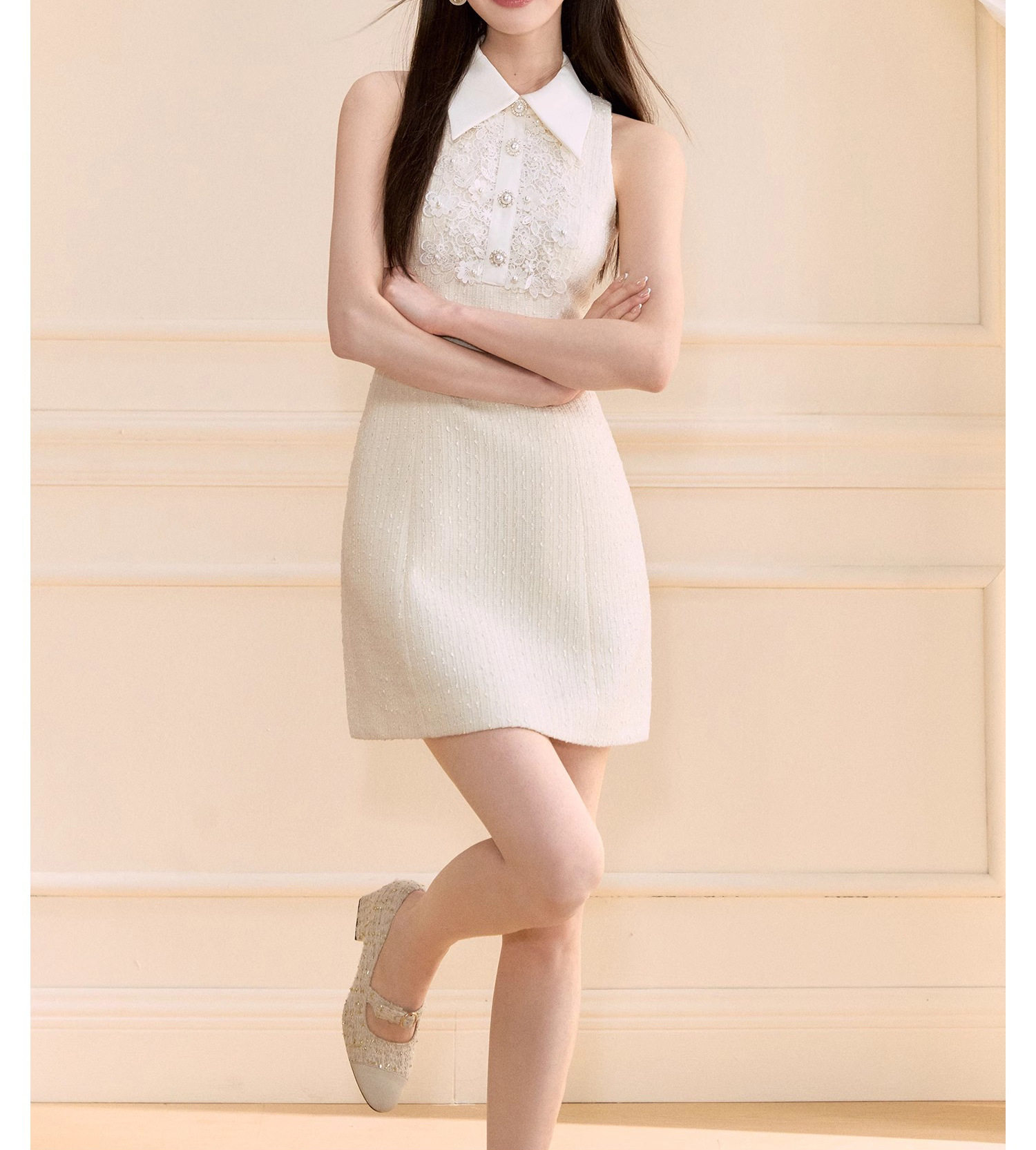 Đầm maxi nữ thắt eo ren không tay cổ polo A-line — Xăng-đan chi tiết 5