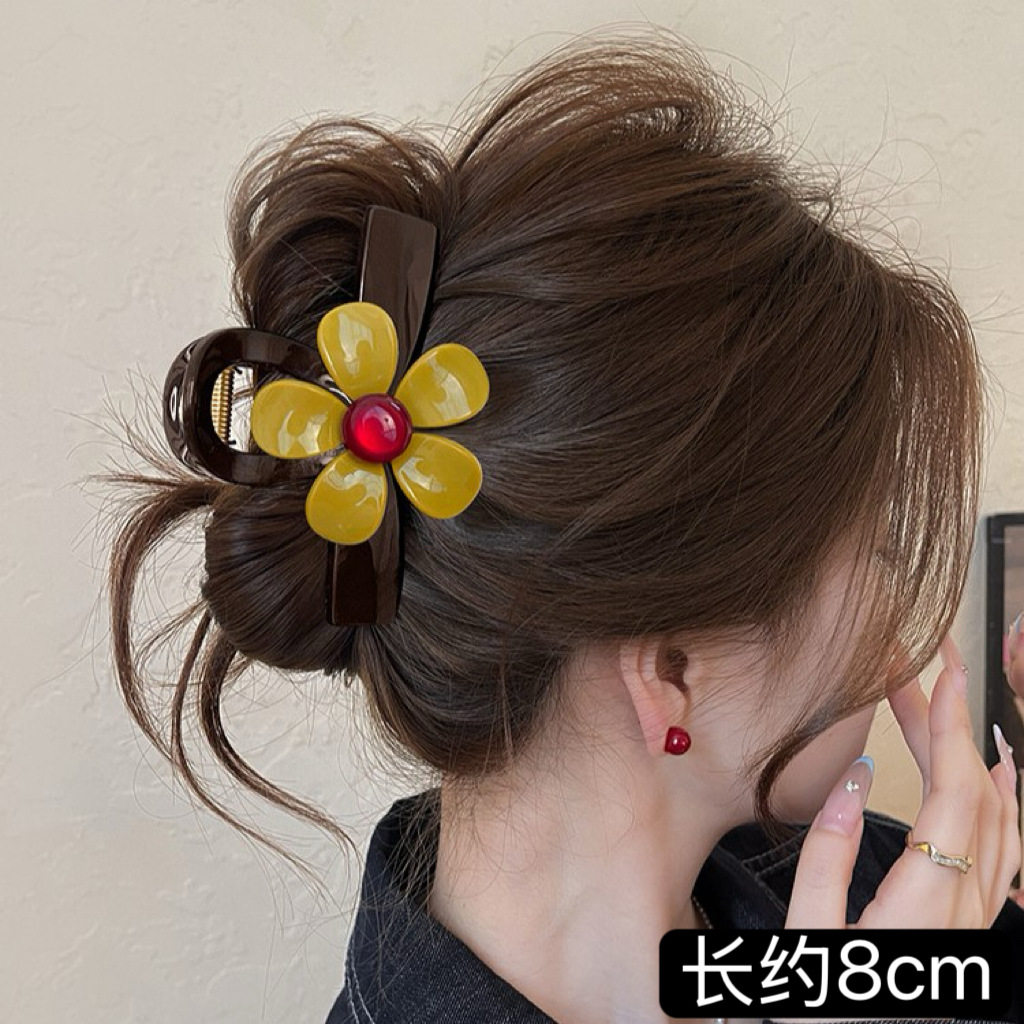 红珠花朵抓夹女2026新款巧克力棕鲨鱼夹高级感头发发夹巨好看发饰
