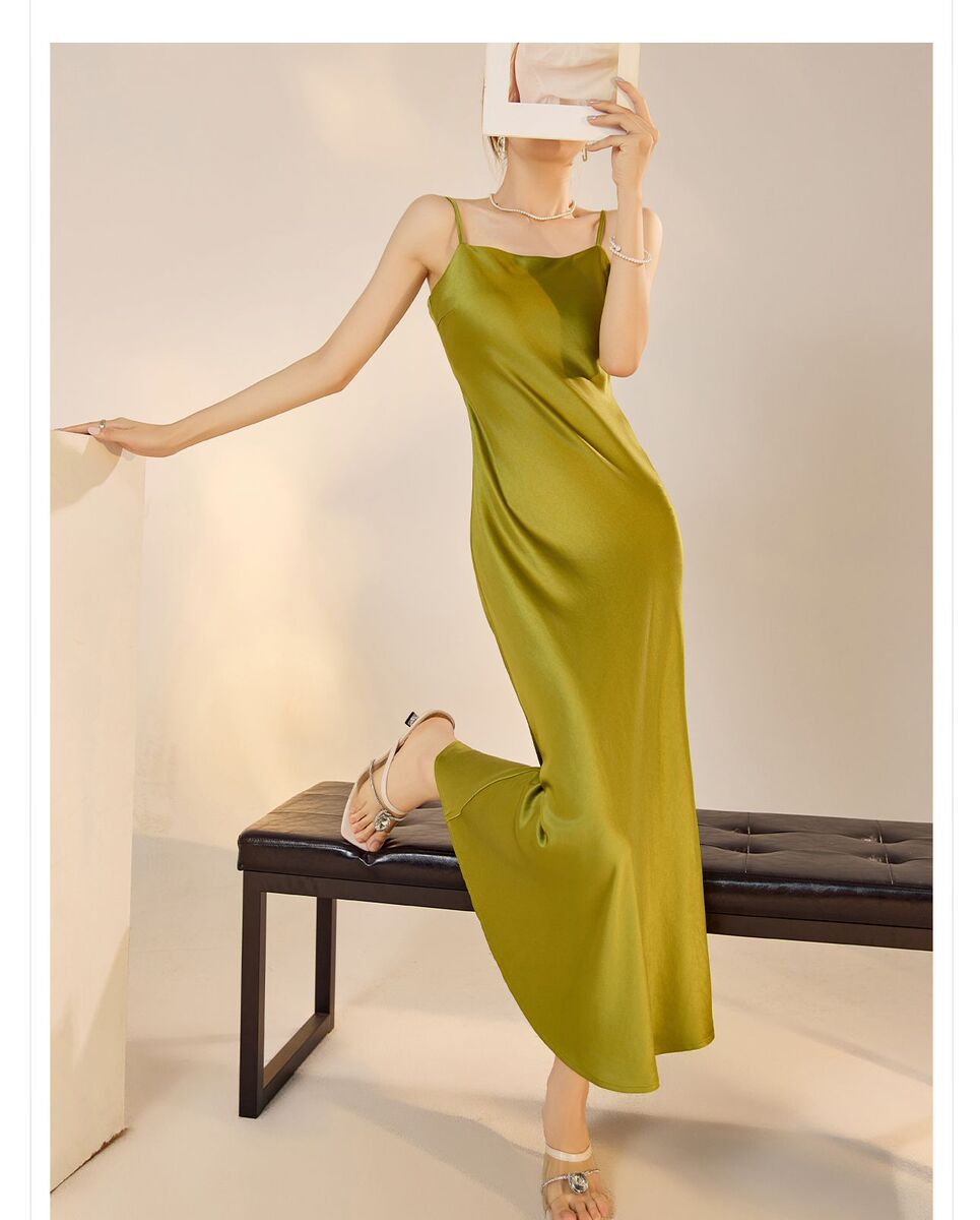 Bộ đầm hai dây dài kèm áo khoác thêu cườm nữ — Váy yếm (giao hàng trong 7 ngày), Váy yếm (giao ngay trong ngày), Áo khoác thêu cườm (giao hàng trong 7 ngày), Áo khoác thêu cườm (giao hàng trong ngày)