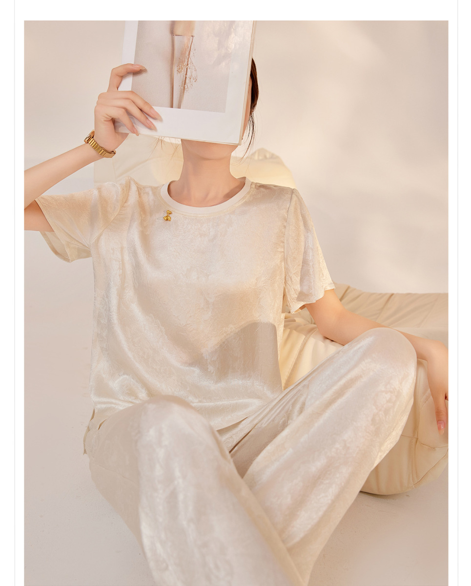 Áo sơ mi nữ cổ tròn tay ngắn dáng suông thêu hoa văn cây cỏ — Bột củ sen (giao hàng trong ngày), Jade White (Giao hàng ngay hôm nay), Jade White (Giao hàng trong 7 ngày), Vàng đen (Giao hàng ngay hôm nay)