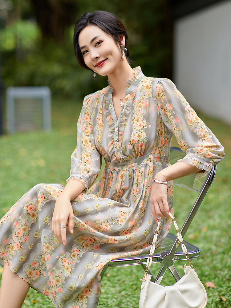 (Mới) Mã K6975 Giá 3280K: Váy Đầm Liền Thân Nữ Shtde Hàng Mùa Hè Họa Tiết Hoa Cổ Chữ V Trông Trẻ Hơn Tuổi Thời Trang Nữ Chất Liệu Lụa Tơ Tằm G06 Sản Phẩm Mới, (Miễn Phí Vận Chuyển Toàn Quốc).