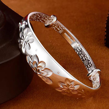 New High-End Retro Bracelet for Women, Solid Adjustable Sliding Design, Gift for Middle-Aged and Elderly Mothers, Mother's Day Camellia