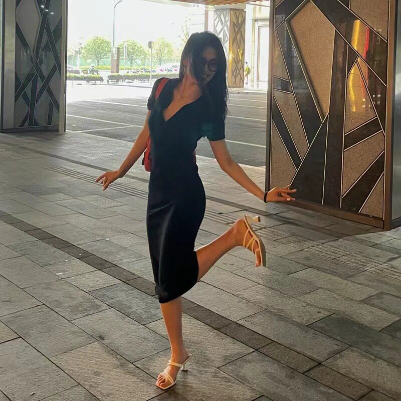 Váy Ôm Body Dệt Kim Tay Ngắn Thanh Lịch Màu Đen chi tiết 2