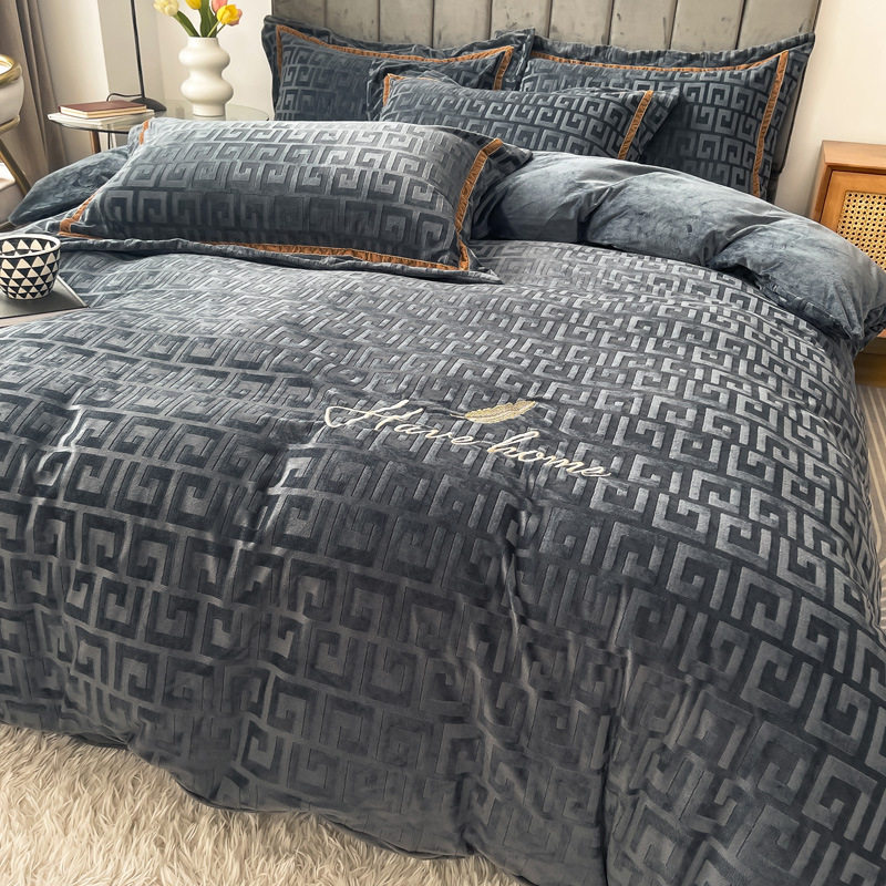 Class a High Weight Jacquard Embroider Accessible Luxury Carved Baby Velvet Four-Piece Set Pure Color Milk Velvet Bed Sheet Quilt Set