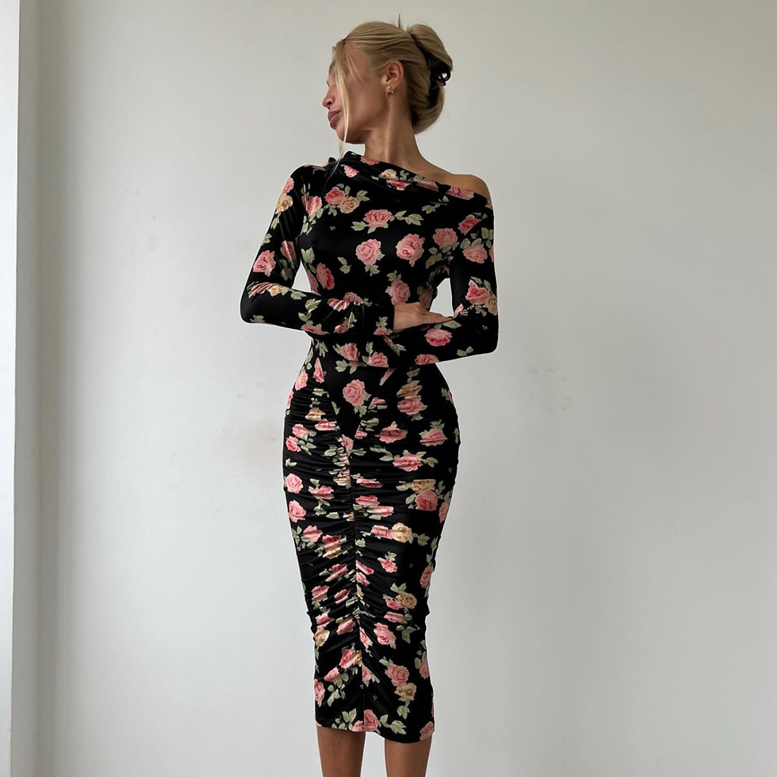 Fashionable Long Sleeve Bodycon Dress Unique Print Ruffled Design Sexy Silhouette Autumn Winter Collection