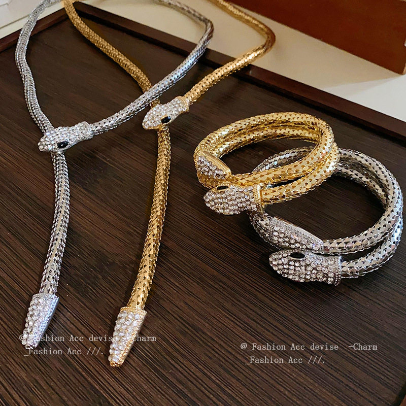 French Entry Luxury Snake-shaped Diamond-encrusted Magnetic Necklace Niche Simple Design Clavicle Chain Fashion High-end Jewelry for Women