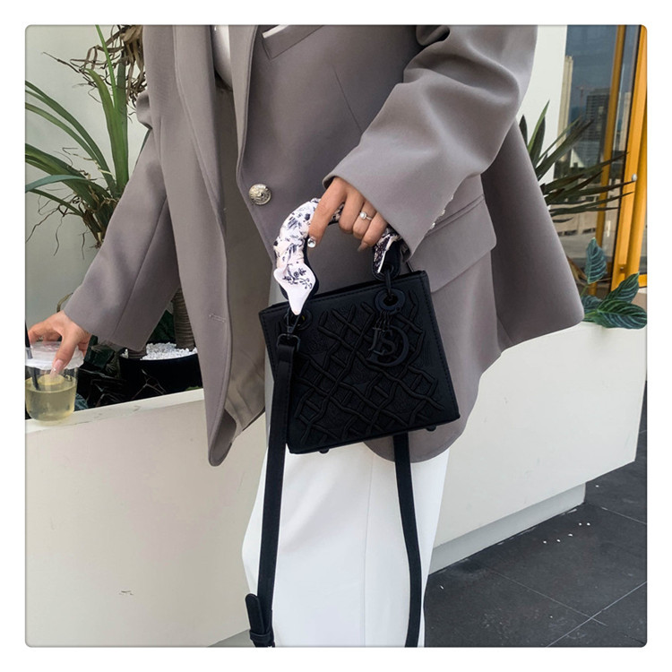 High-end Light Luxury Bag Women's New Style Elegant All-match Heavy Industry Embroidered Daofei Bag Crossbody Portable Small Square Bag 19 O1CN01VkDabO1a0nNUIf23r !!2218817593268 0 cib