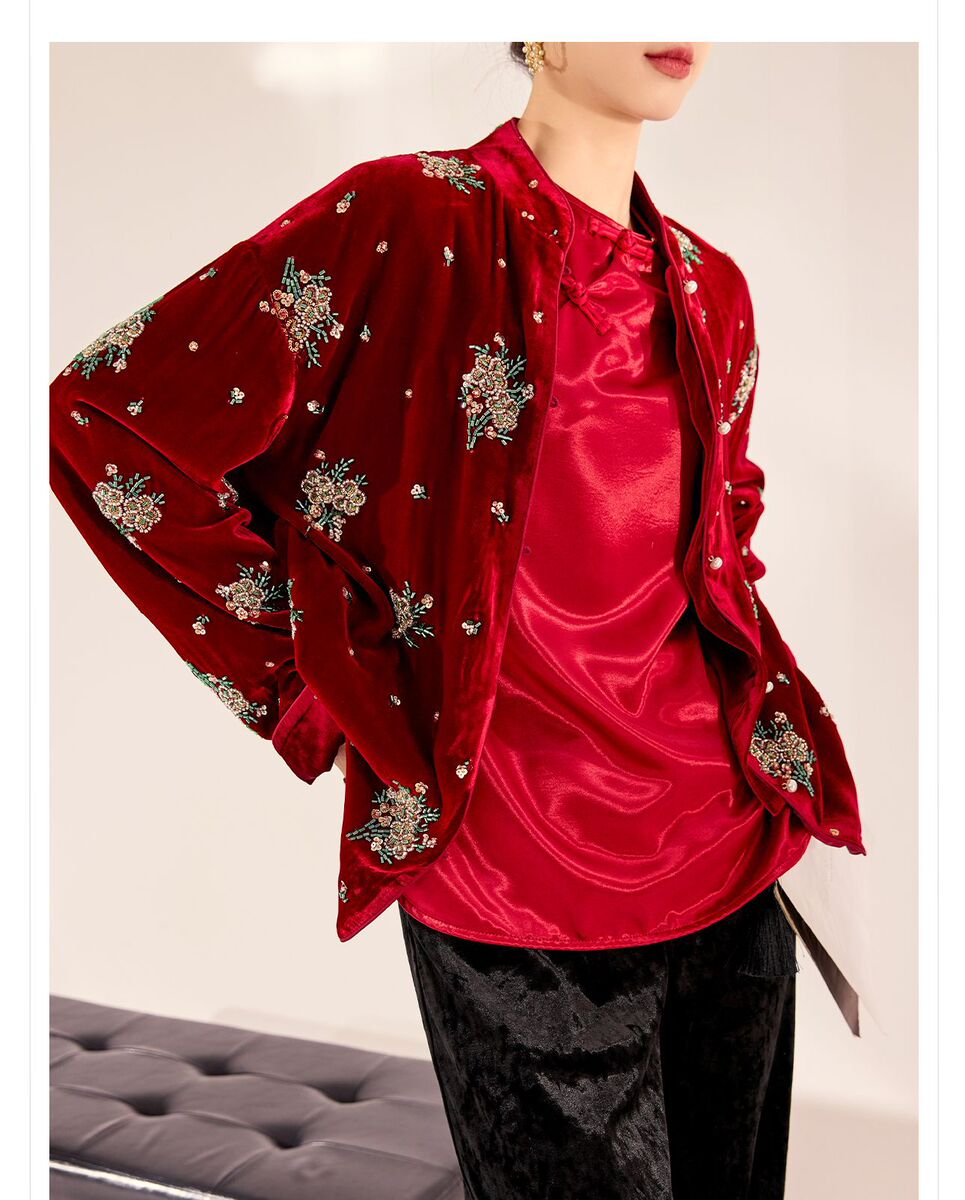 Áo sơ mi nữ lụa tơ tằm cổ đứng cài khuy kiểu cardigan thêu hoa — Dương Tây Đỏ (Giao Hàng Ngay)