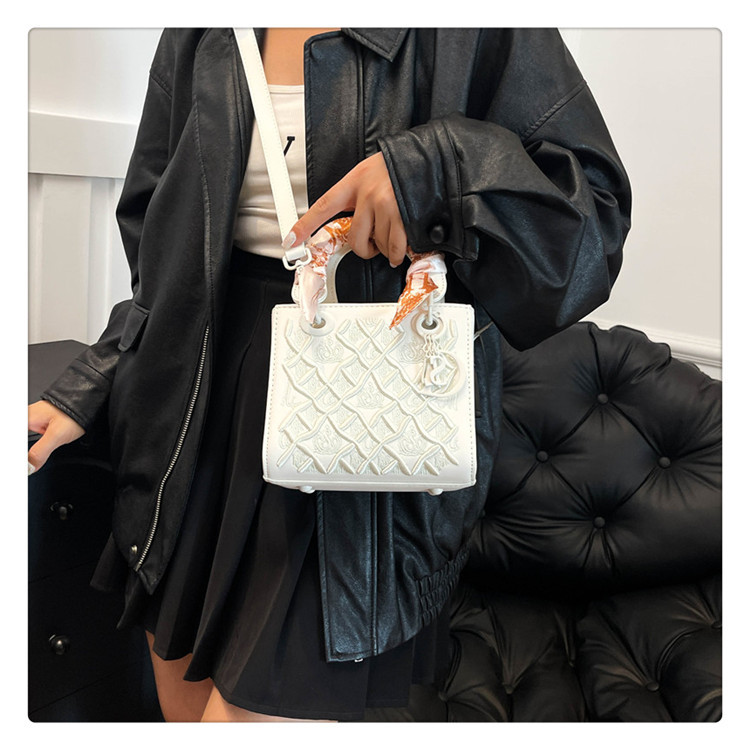 High-end Light Luxury Bag Women's New Style Elegant All-match Heavy Industry Embroidered Daofei Bag Crossbody Portable Small Square Bag 13 O1CN01VnnuB41a0nNWU8i3E !!2218817593268 0 cib