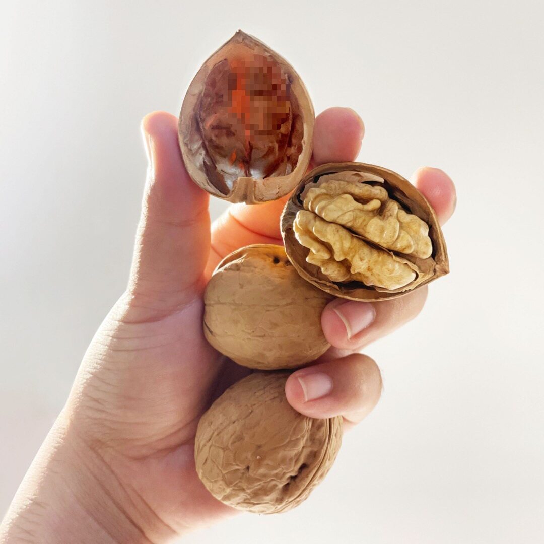 Paper-skin walnut thin-skin walnut black walnut hand-peeled pecans nuts snacks plump fruit