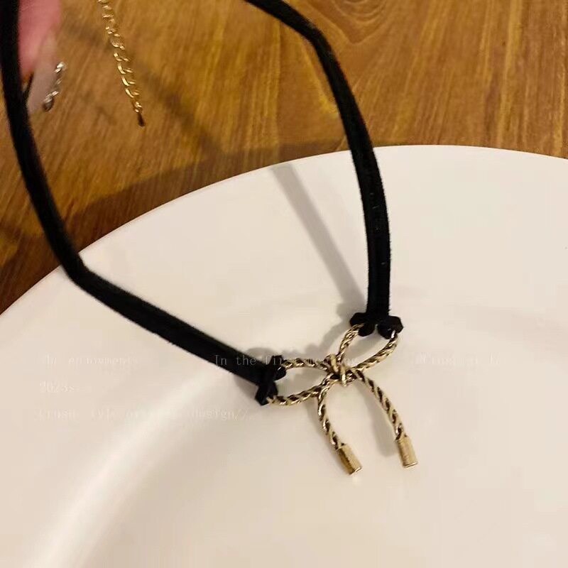 Vintage Black Gold bow necklace for women ins niche sweet cool clavicle chain alloy choker collar jewelry accessories