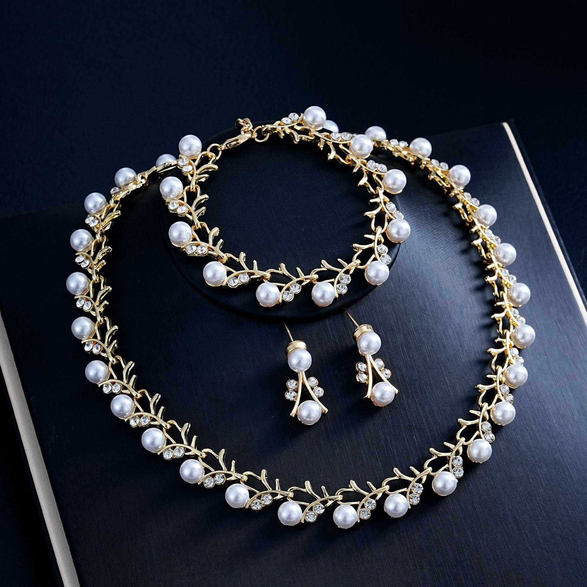 Korean Style Pearl Necklace and Earrings Set, Niche Design, High-End, Versatile Trinket Three-Piece Set for Wedding Matching