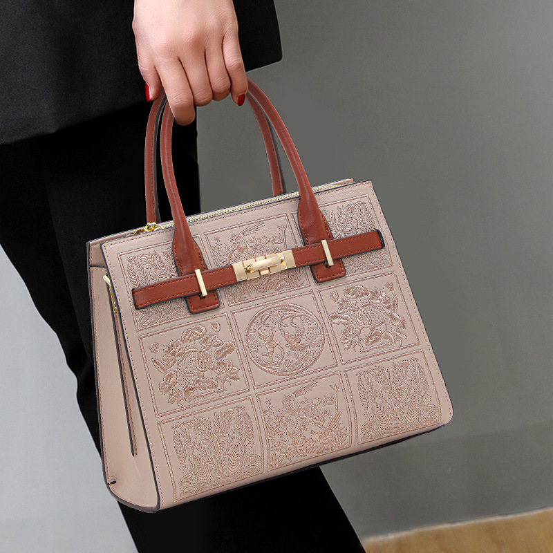 (Mới) Mã A2493 Giá 1680K: Túi Xách Nữ Gutdsh Trung Niên Dùng Trong Lễ Cưới Thêu Họa Tiết Hoa Túi Ví Nữ Ngày Cưới Chất Liệu G05 Sản Phẩm Mới, (Miễn Phí Vận Chuyển Toàn Quốc).