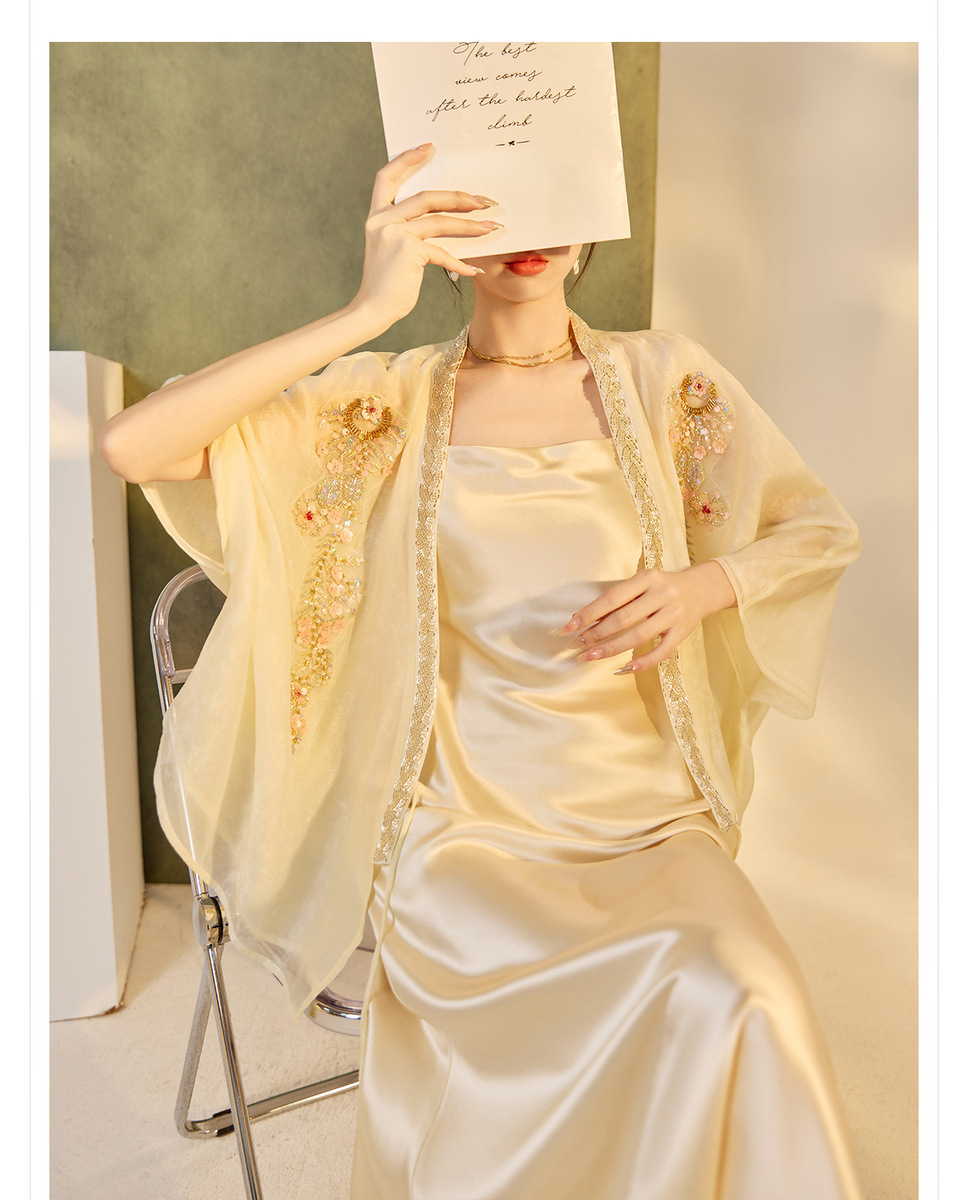 Áo khoác cardigan nữ dáng rộng thêu đính cườm chất liệu tencel phong cách nhẹ nhàng — mơ