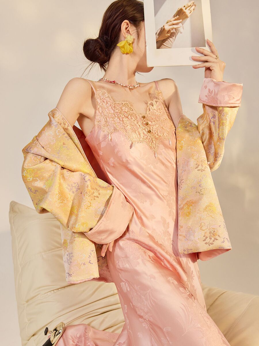 Bộ đôi áo khoác dệt jacquard hai mặt cài khuy kèm váy hai dây ren satin dài — Áo khoác dệt jacquard (giao hàng trong 7 ngày), Váy hai dây (giao hàng trong 7 ngày)