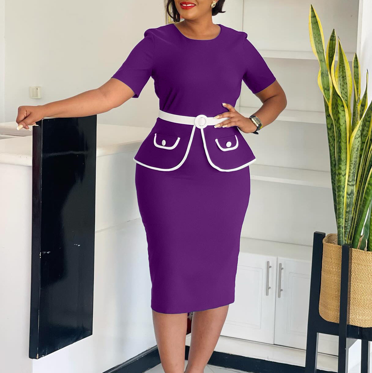 Elegant Plus Size Bodycon Dress for Women Short Sleeve Stretch Fabric Stylish Design Perfect for Office or Casual