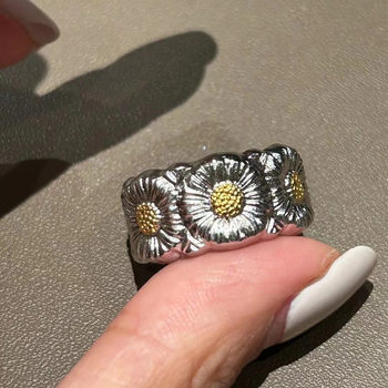 Italian Handmade Brushed Fabric Two-Tone Gold Daisy Ring, Same Style as G-Dragon's Couple Adjustable Women's Ring