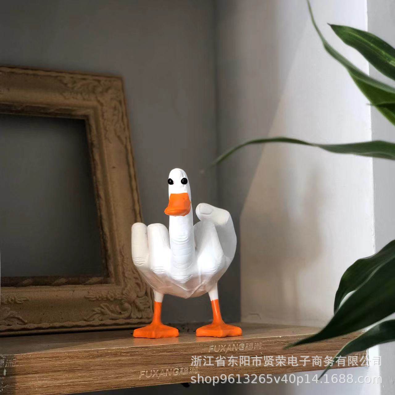 Cross-border New Products Middle Finger duck Statue Resin Crafts Ornaments duck you spoof Middle Finger Desktop Decoration