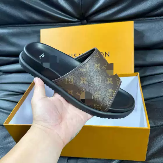 Men's Slippers Hot-Selling 2026 New Model Outdoor Slippers Non-Slip Soft Sole Foreign Trade Embroidered Home High-End Men's Slide Slippers