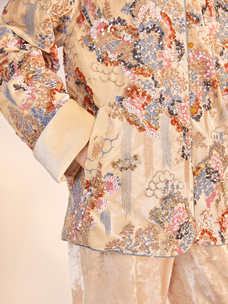 Áo khoác nữ dáng suông thêu hoa đính sequin cổ đứng dài tay — Đặt hàng màu trà sữa (giao hàng trong ngày), Đơn hàng trà sữa (giao hàng trong 7 ngày), Màu trà sữa bằng cotton (giao hàng trong ngày), Trà sữa màu plus cotton (giao hàng trong 7 ngày)