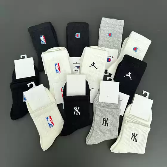 Autumn and winter cotton embroidered mid-barrel sports socks for men and women with fragrant sweat-absorbing deodorant massage bottom long-barrel socks tide