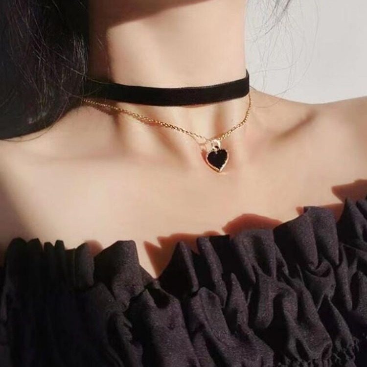 Double-Layer Necklace Clavicle Chain Choker Collar Female Red Peach Heart Pendant Retro Velvet High-End Niche Neckband