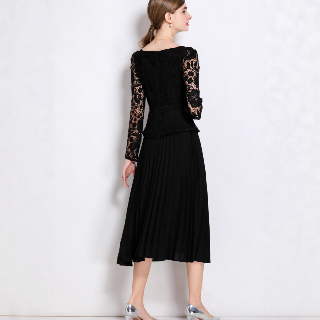 French Princess Style Lace Panel Long Sleeve Dress Autumn Fashion Slim Fit Pleated Skirt Metal Button Detail